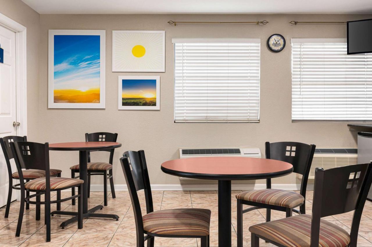 Days Inn By Wyndham Demopolis Dış mekan fotoğraf