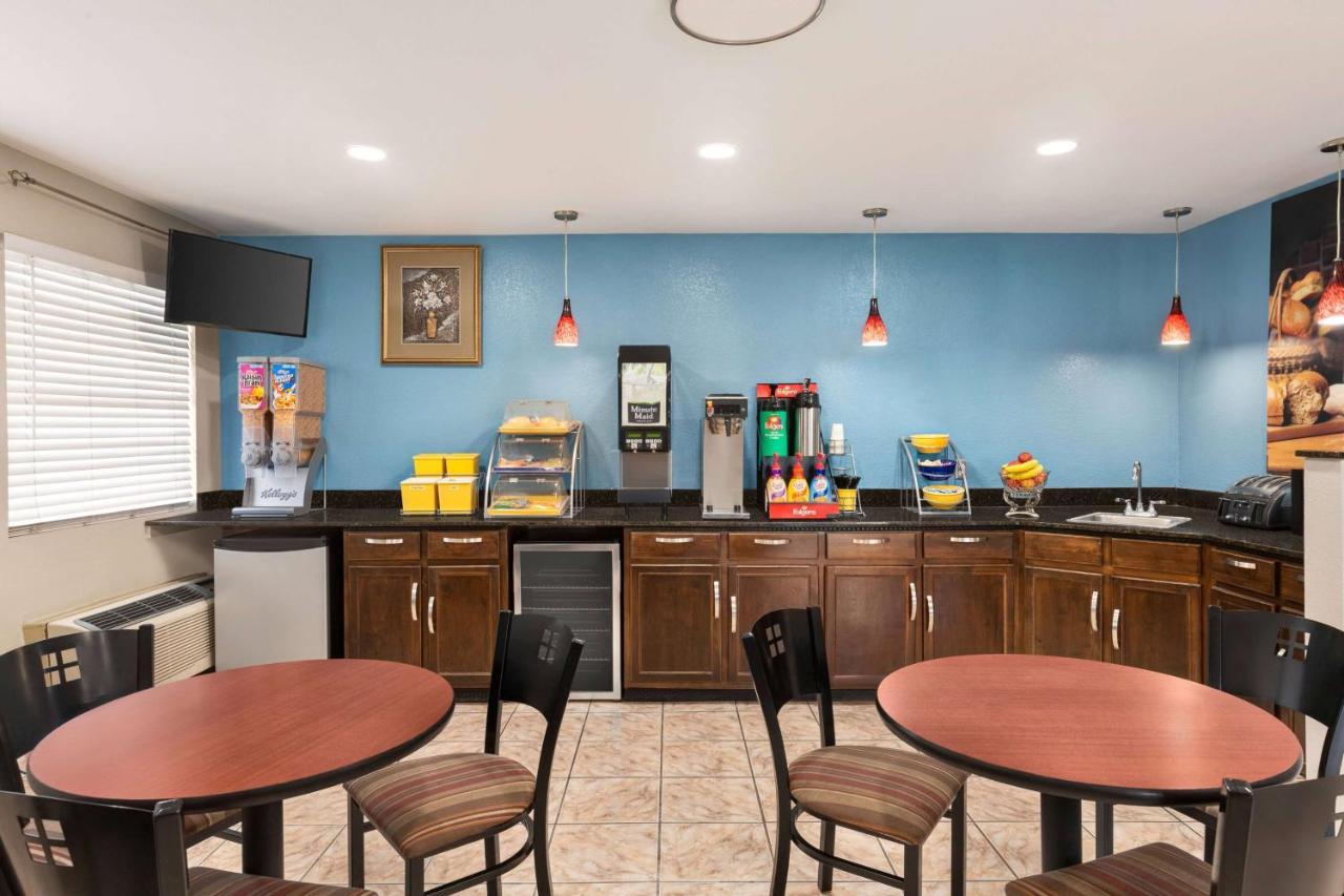 Days Inn By Wyndham Demopolis Dış mekan fotoğraf
