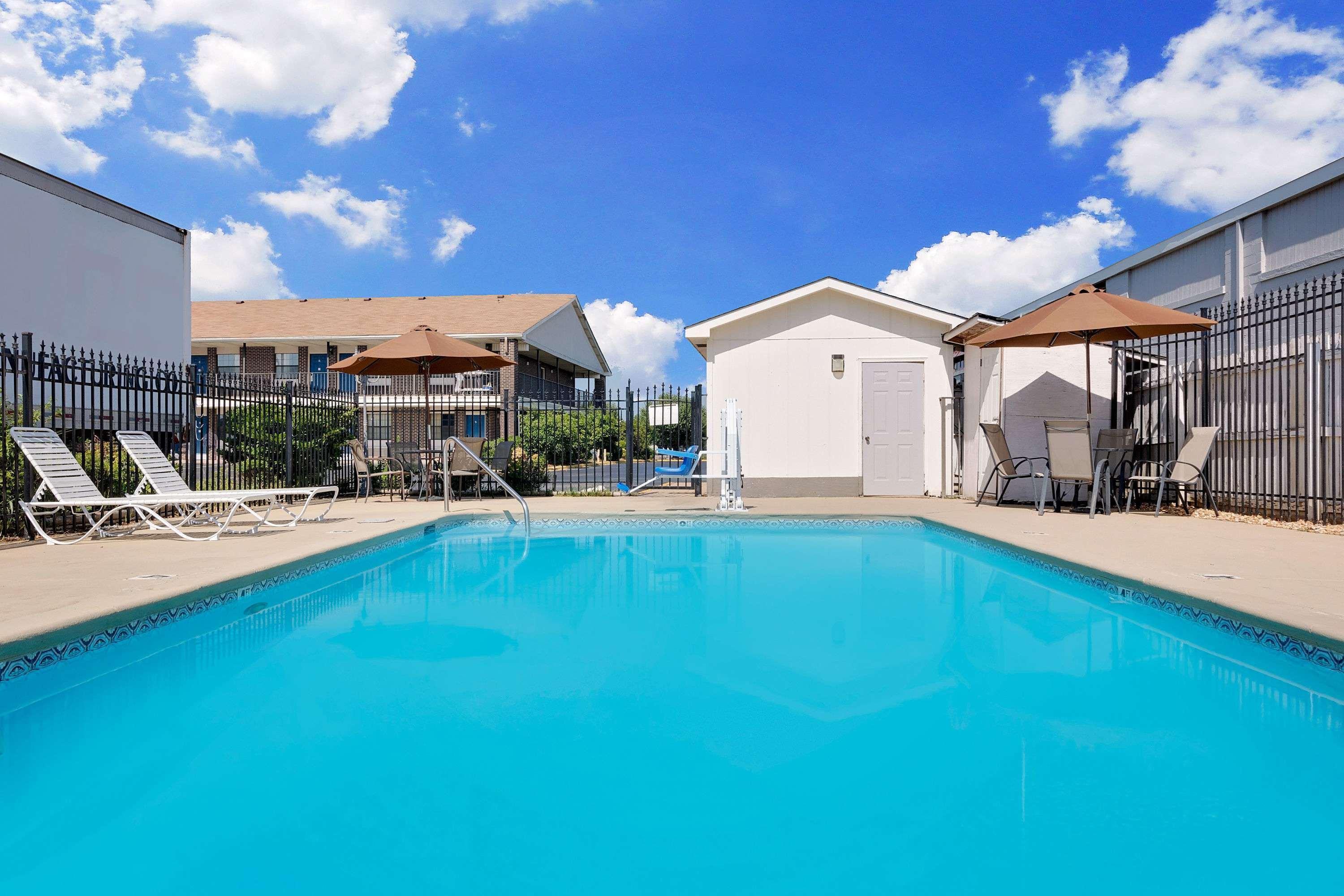 Days Inn By Wyndham Demopolis Dış mekan fotoğraf