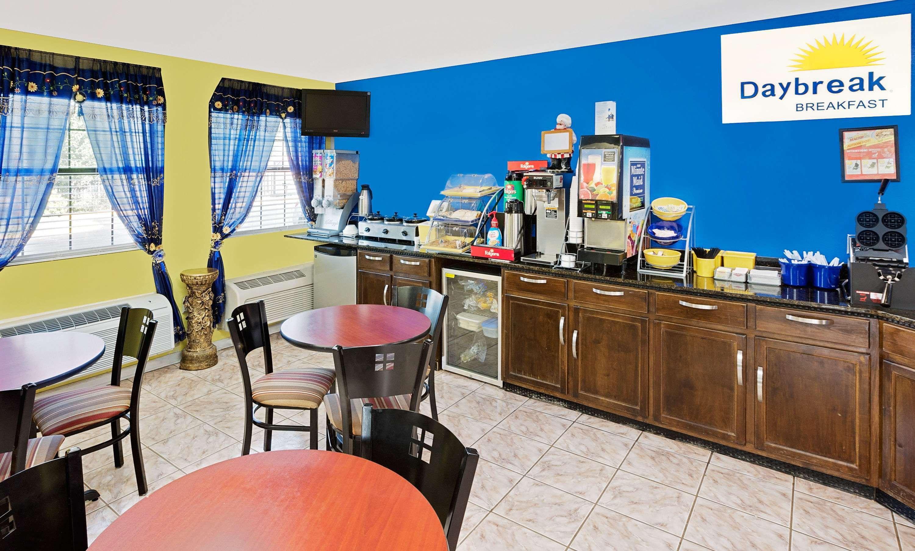 Days Inn By Wyndham Demopolis Dış mekan fotoğraf